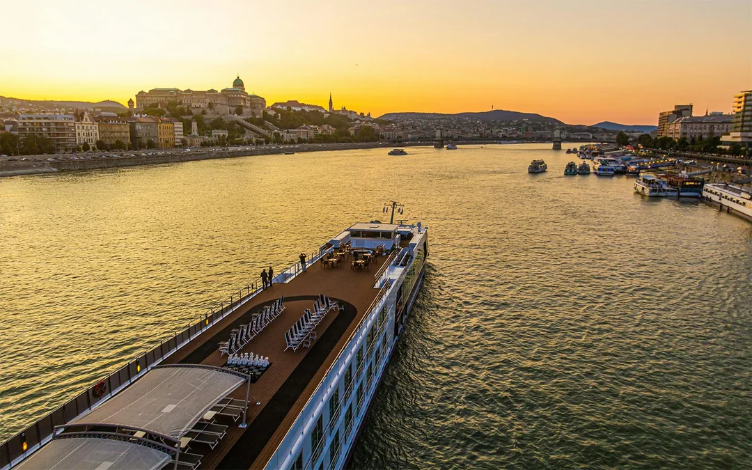 Budapest Danube River Sightseeing Cruise Image 3