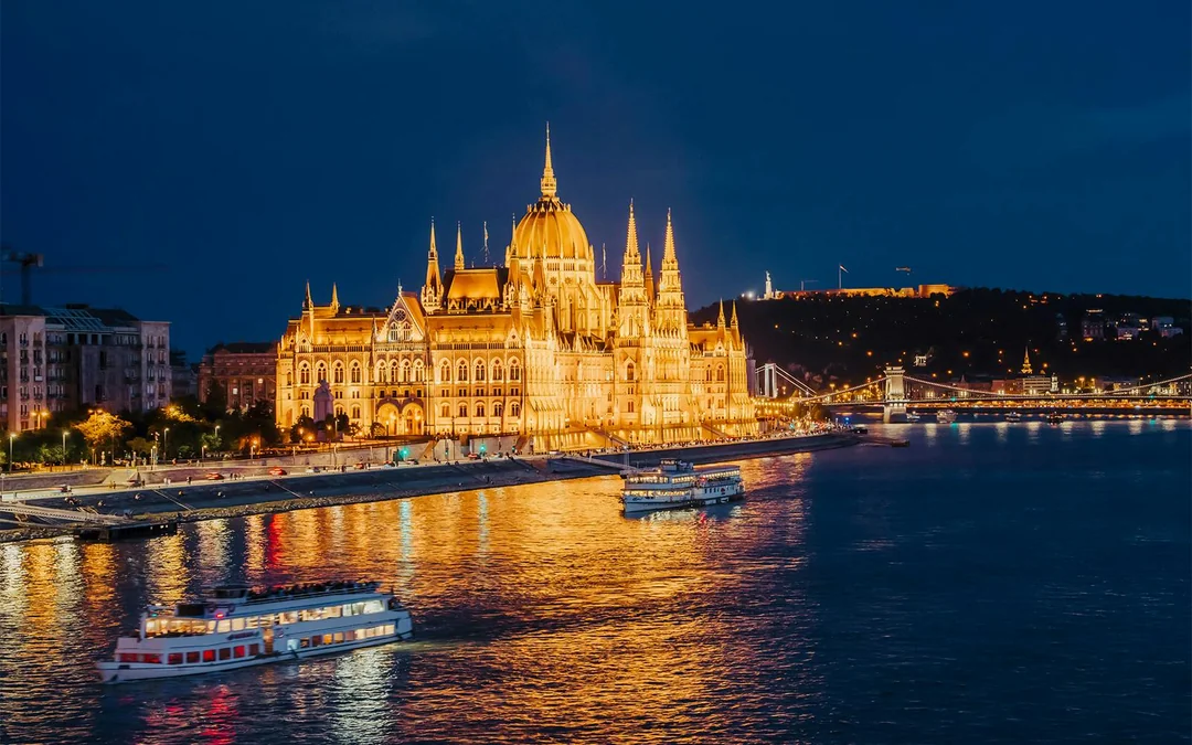 Budapest Danube River Sightseeing Cruise Image 4
