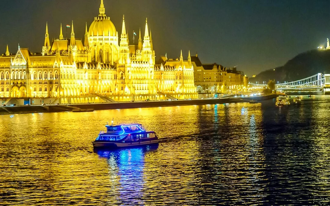 Budapest Dinner Cruise with Folklore Show Image 2