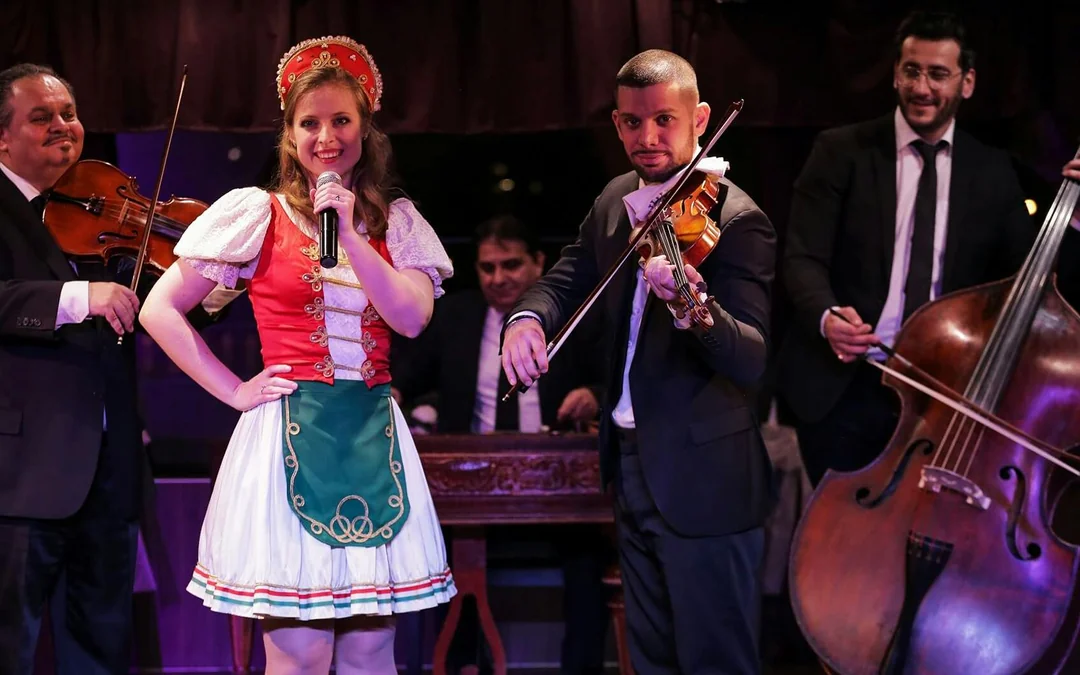 Budapest Dinner Cruise with Folklore Show Image 4