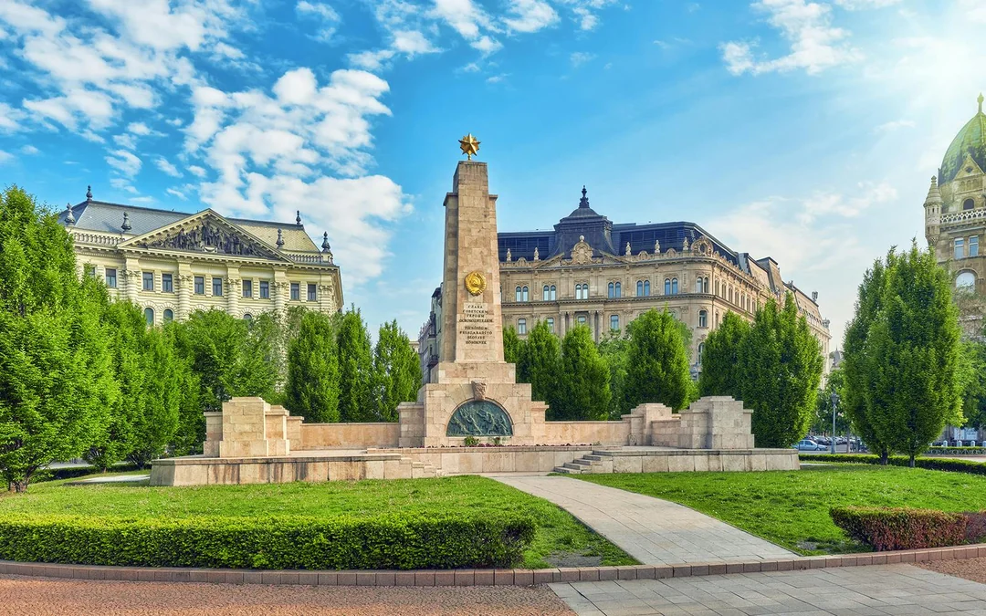Budapest: Guided Walking Tour of Pest Image 4