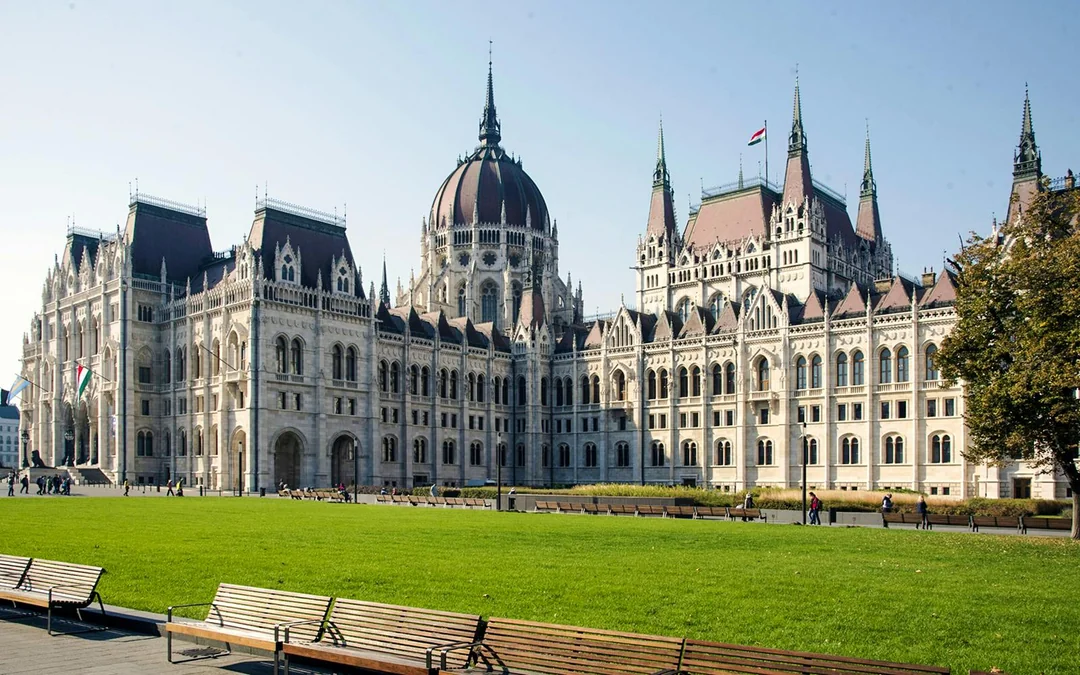 Budapest: Guided Walking Tour of Pest Image 5