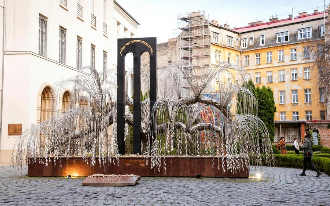 Budapest: Jewish Quarter & Ghetto Wall Memorial Guided Tour Image 5