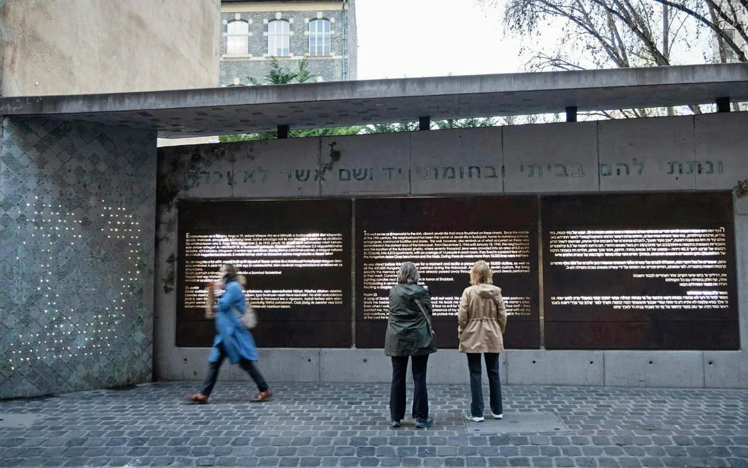 Budapest: Jewish Quarter & Ghetto Wall Memorial Guided Tour Image 8