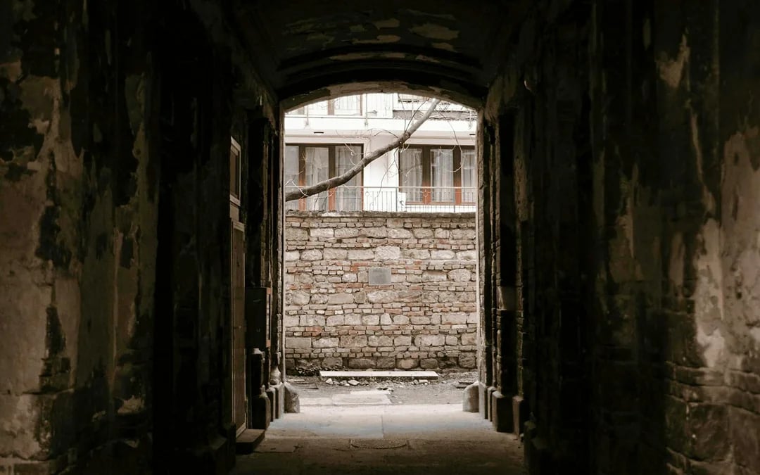 Budapest: Jewish Quarter & Ghetto Wall Memorial Guided Tour Image 10