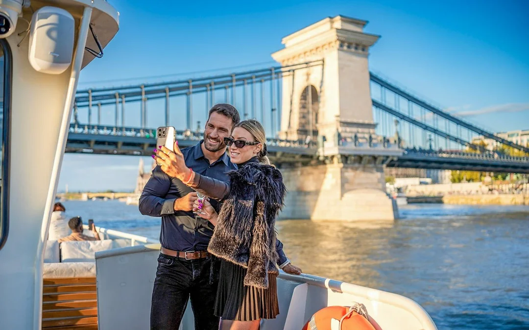 Budapest Premium Sightseeing Cruise with Tokaj Frizzante Image 5