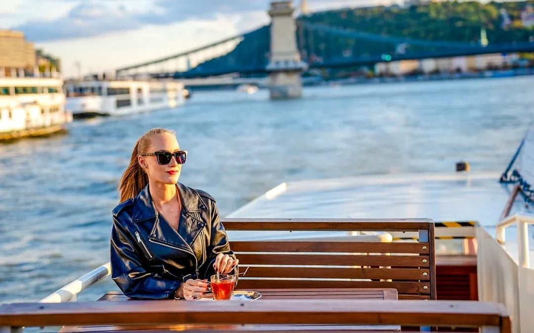 Budapest Premium Sightseeing Cruise with Tokaj Frizzante Image 7