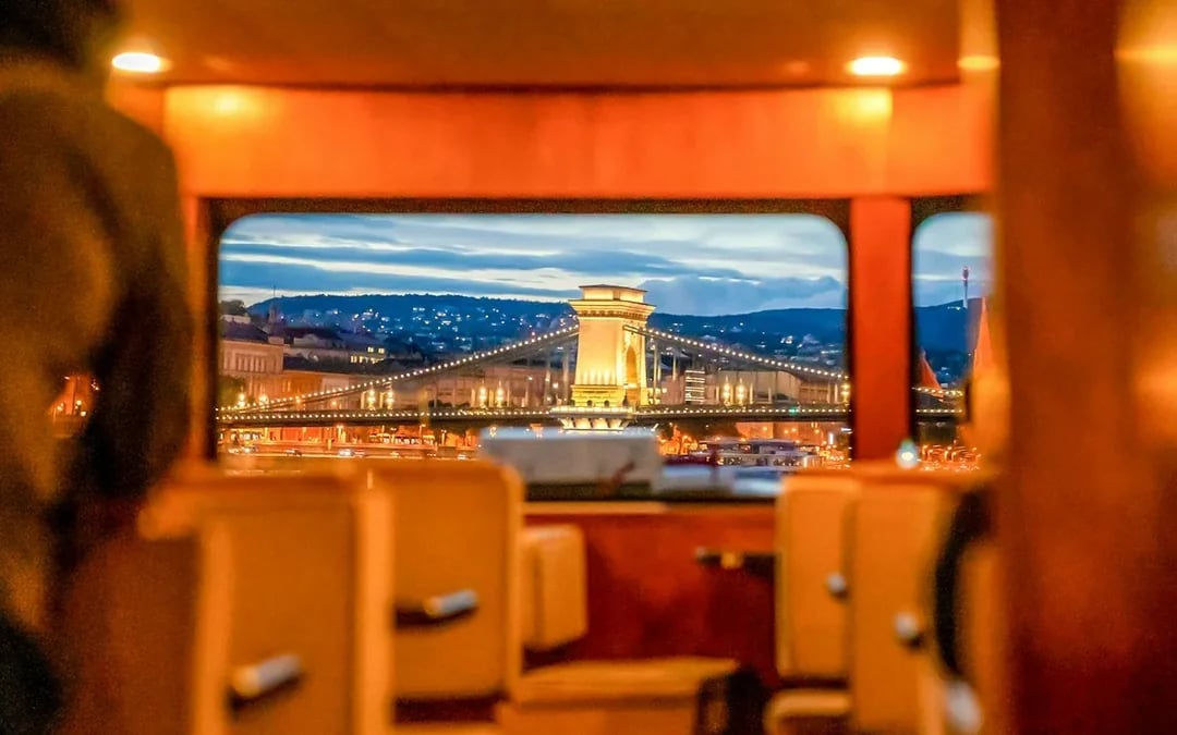 Budapest Premium Sightseeing Cruise with Tokaj Frizzante Image 10