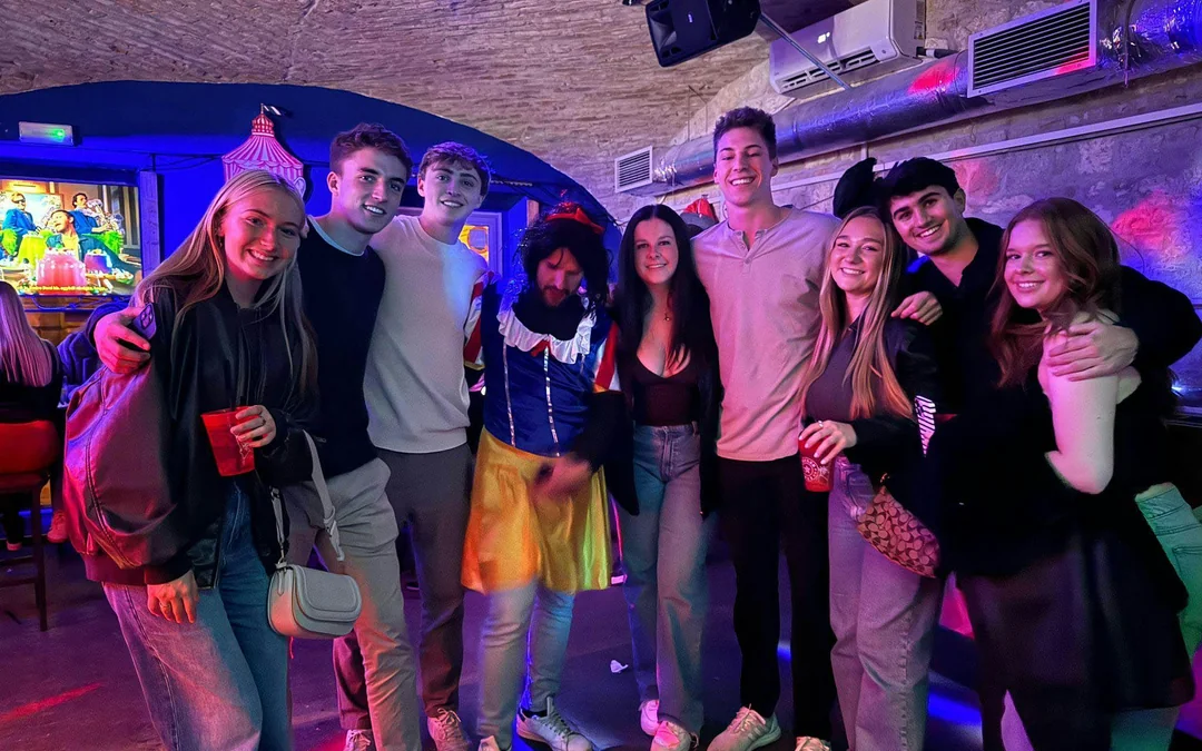 Budapest Pub Crawl & Ruin Bar Tour – Free Shots & VIP Entry Image 4
