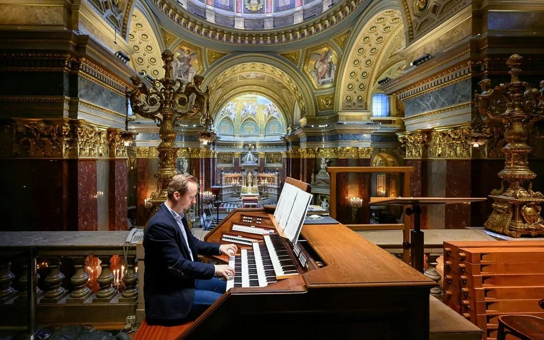 Budapest St. Stephen’s Basilica Guided Tour Image 2