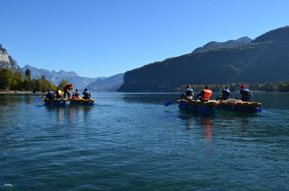 Building rafts on Lake Walen in a team