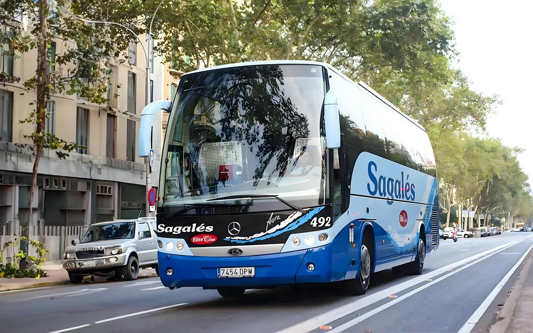 Bus Transfer: Sagales One-Way Transfers Between Girona Airport & Estació del Nord Image 2