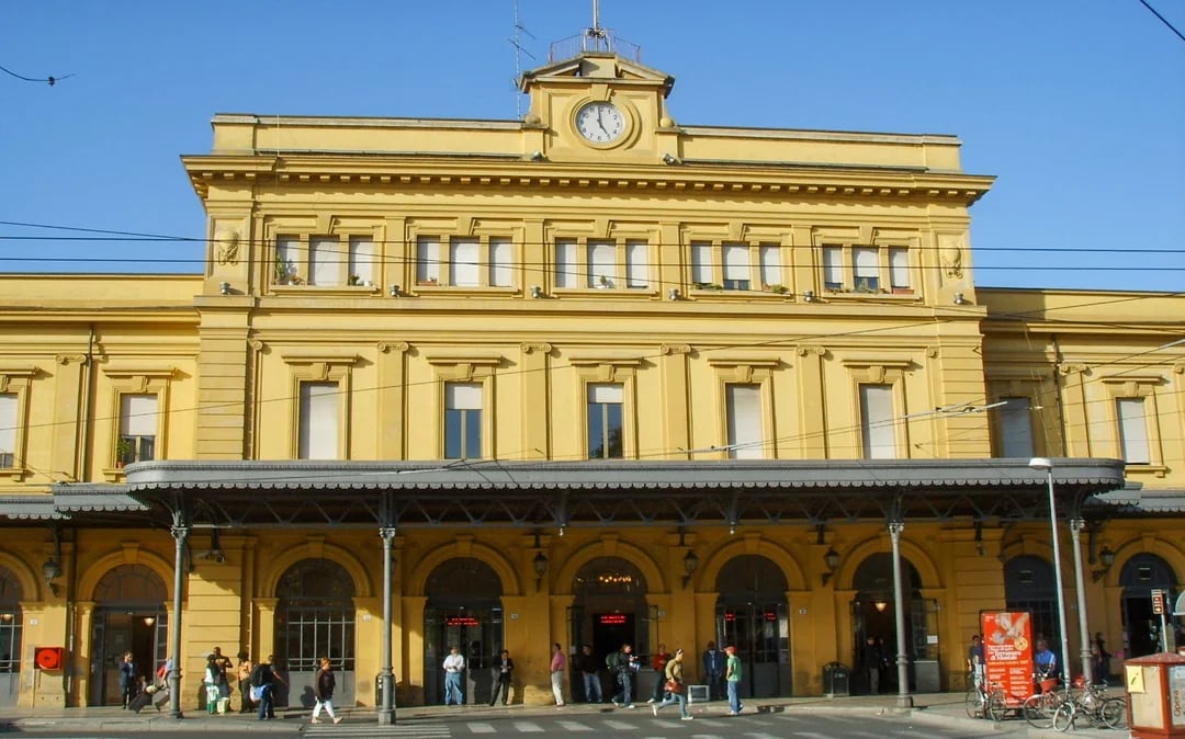 Bus Transfers: Modena Station to Ferrari Museum Maranello & Enzo Ferrari Museum Image 9