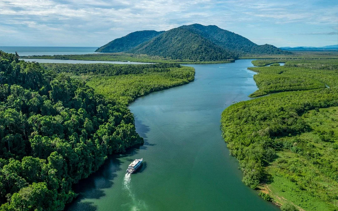 Cairns to Frankland Islands Reef Cruise with Snorkeling & Lunch Image 1