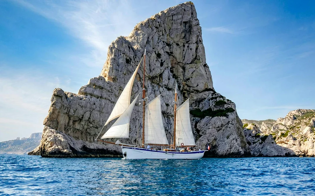 Calanques Exploration Sailing Cruise Image 1