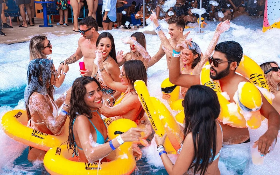 Cancun: Coco Bongo Beach Party – Ultimate Pool & Beach Experience Image 7