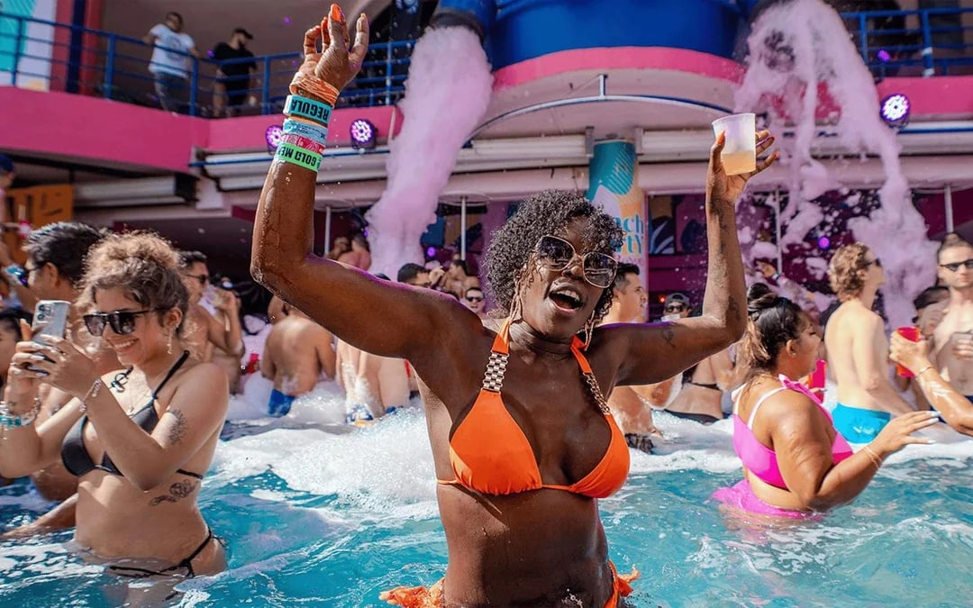 Cancun: Coco Bongo Beach Party – Ultimate Pool & Beach Experience Image 10
