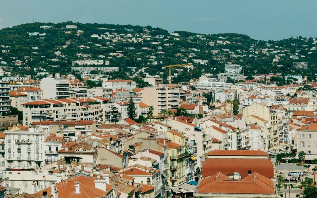 Cannes Small-Group Walking Tour with Fragonard Perfume Workshop and Cocktail Masterclass Image 3