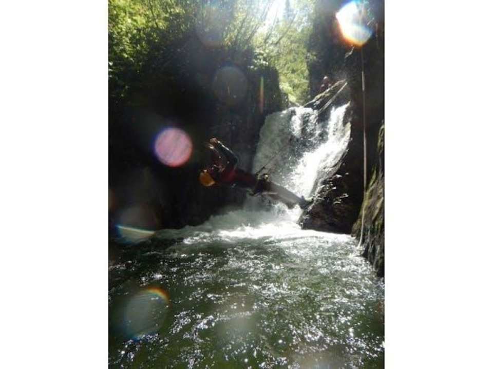 Canyoning beginner tour through the Alpenrosen Canyon