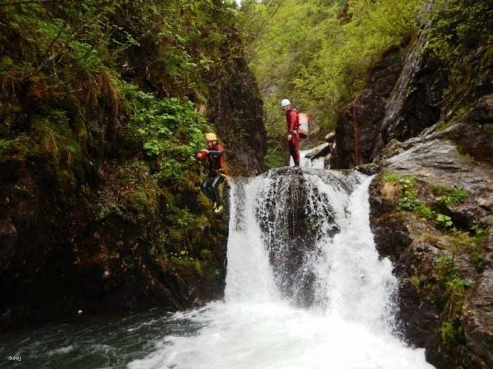Canyoning beginner tour through the Alpenrosen Canyon