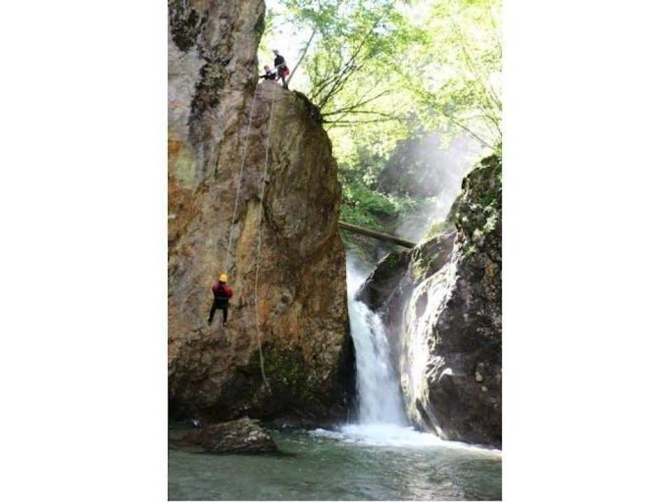 Canyoning beginner tour through the Alpenrosen Canyon