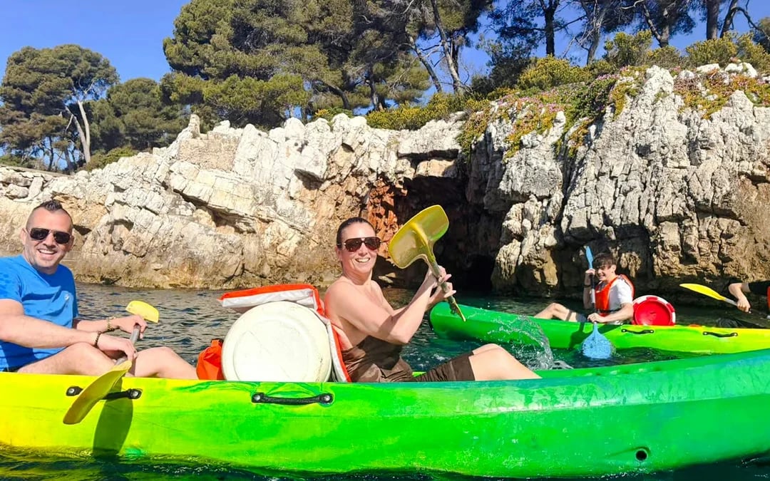 Cap d'Antibes and Billionaires' Bay Guided Kayak and Snorkeling Tour with Picnic or Aperitif Image 4
