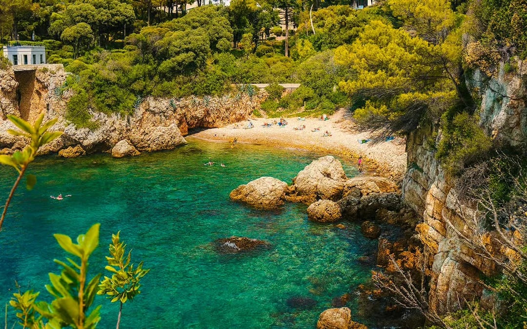 Cap d'Antibes and Billionaires' Bay Guided Kayak and Snorkeling Tour with Picnic or Aperitif Image 6