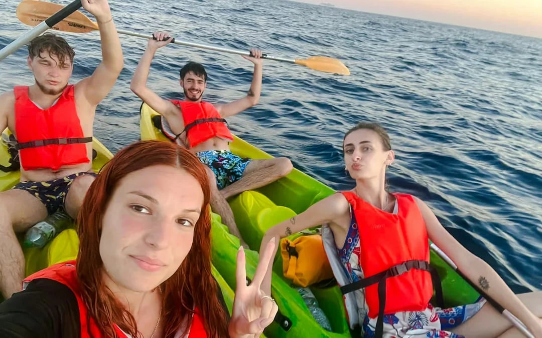 Cap d'Antibes and Billionaires' Bay Guided Kayak and Snorkeling Tour with Picnic or Aperitif Image 9