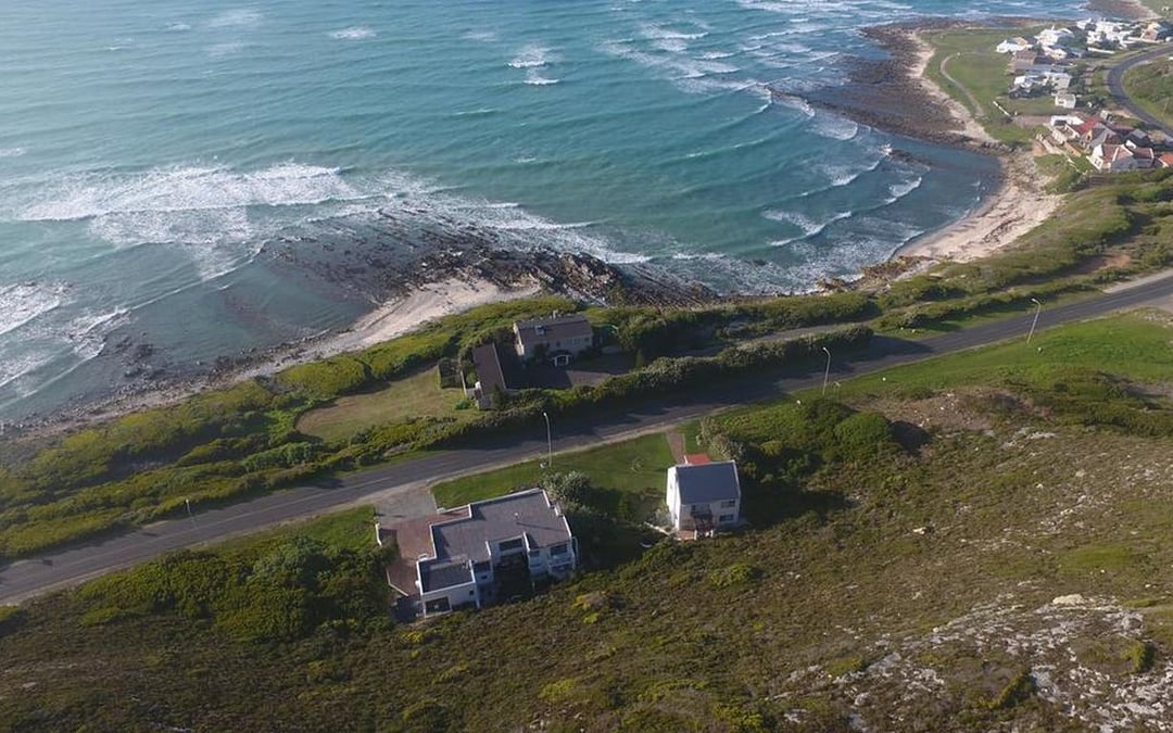Cape Agulhas Private Day Tour from Cape Town with Parrie the Stingray and Waenhuiskrans Cave Image 1