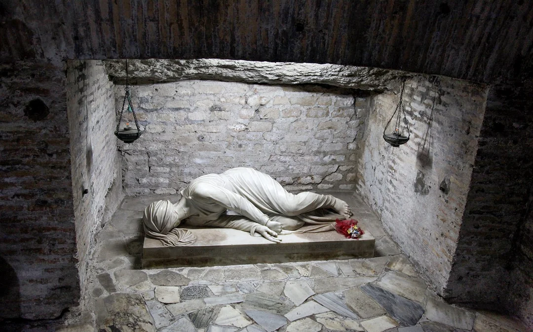 Capuchin Crypt, Christian Catacombs & San Martino ai Monti Tour with Transfers Image 3