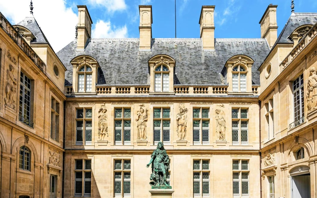Carnavalet Museum & Marais Food Tour Image 1
