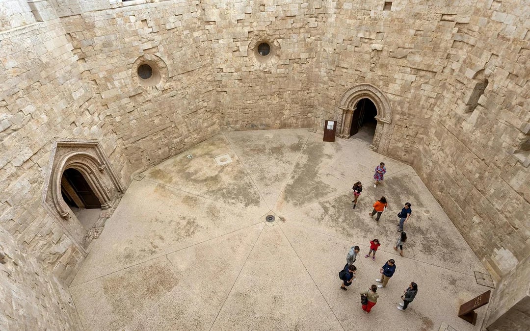 Castel del Monte Small-Group Guided Tour Image 2