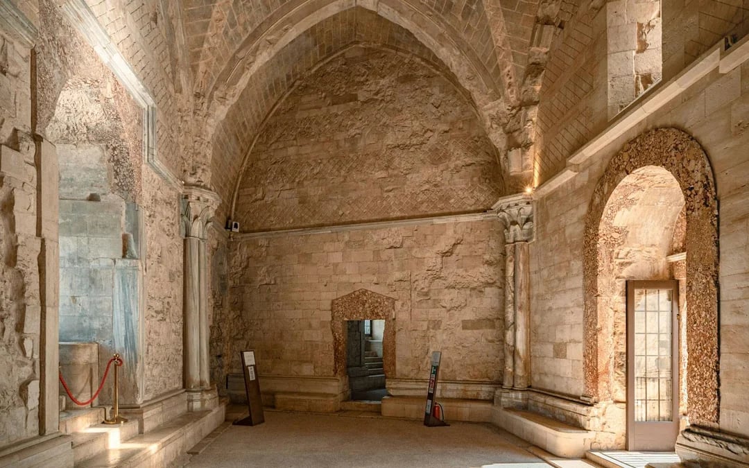 Castel del Monte Small-Group Guided Tour Image 3