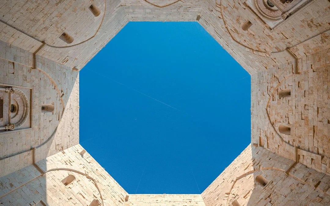 Castel del Monte Small-Group Guided Tour Image 6