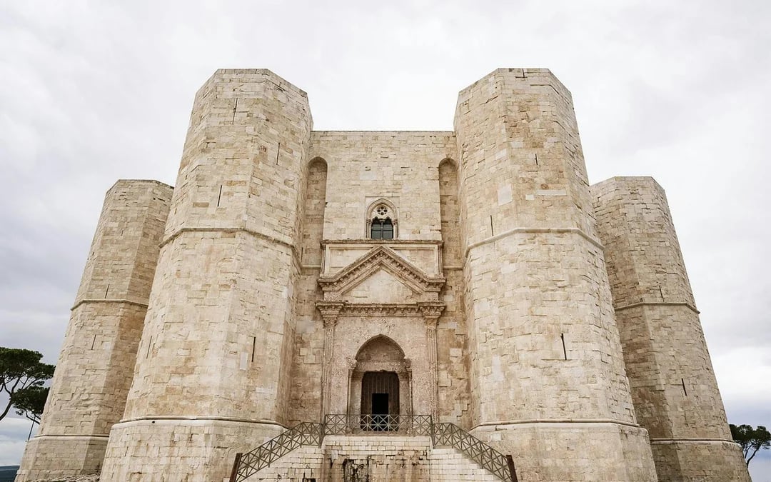 Castel del Monte Small-Group Guided Tour Image 7