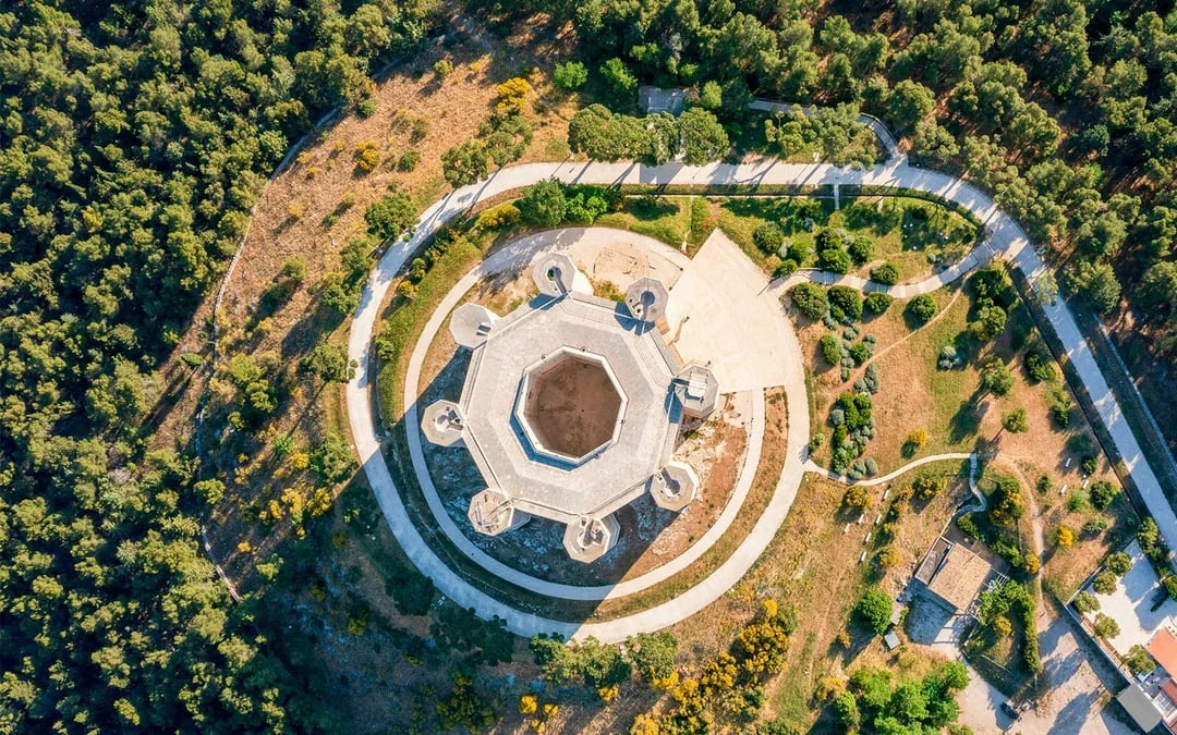 Castel del Monte Small-Group Guided Tour Image 8
