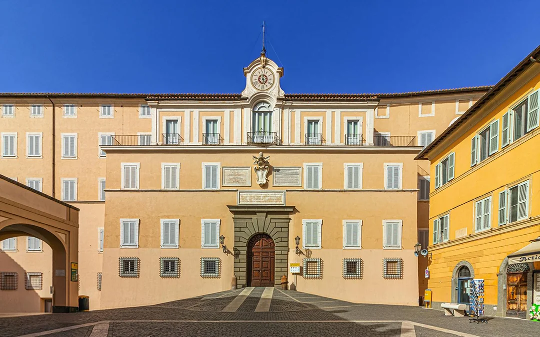 Castel Gandolfo Full Experience with Eco-Minibus Tour of Pontifical Gardens Image 1
