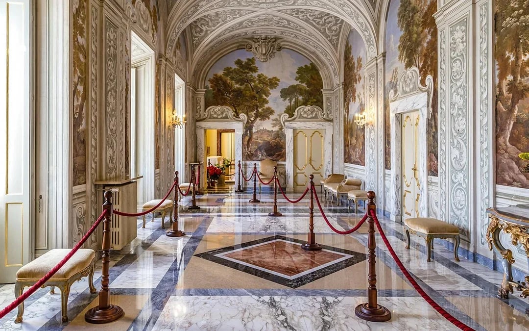 Castel Gandolfo Full Experience with Eco-Minibus Tour of Pontifical Gardens Image 2