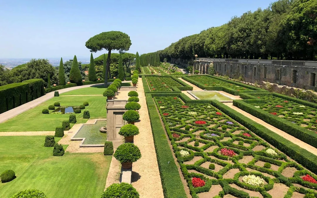Castel Gandolfo Full Experience with Eco-Minibus Tour of Pontifical Gardens Image 12