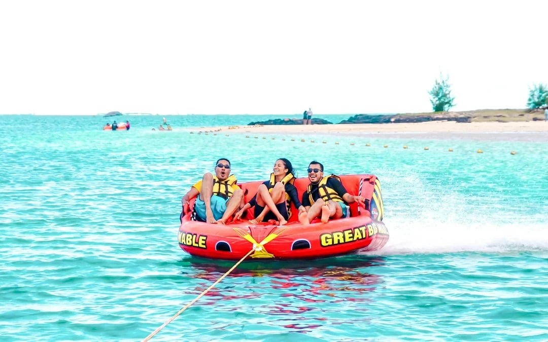 Catamaran Cruise to Ile Aux Cerfs with Parasailing & Lunch Image 3