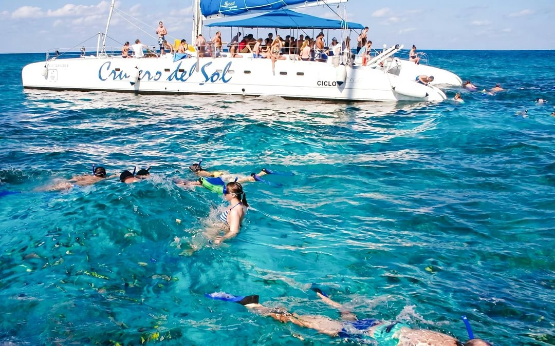 Catamaran Cruise to Ile Aux Cerfs with Parasailing & Lunch Image 6