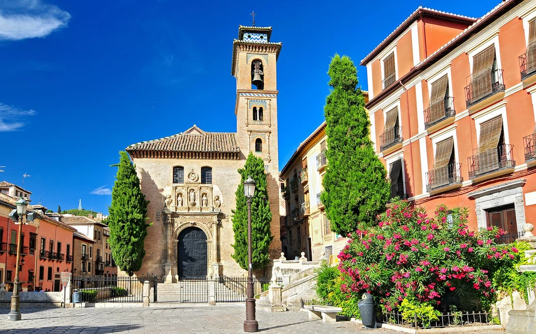 Cathedral and Royal Chapel + Albaicin and Sacromonte Image 2