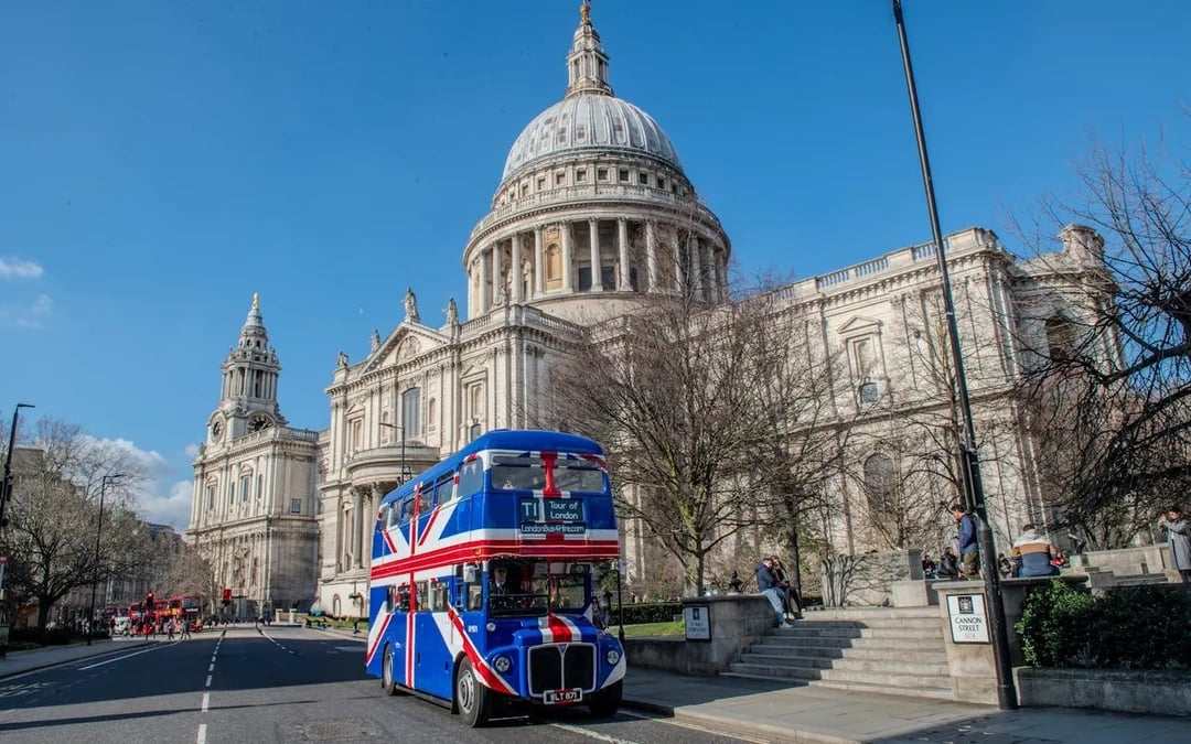 Central London: Afternoon Tea Bus Tour Image 5