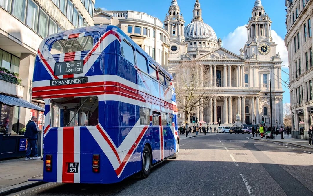 Central London: Afternoon Tea Bus Tour Image 6