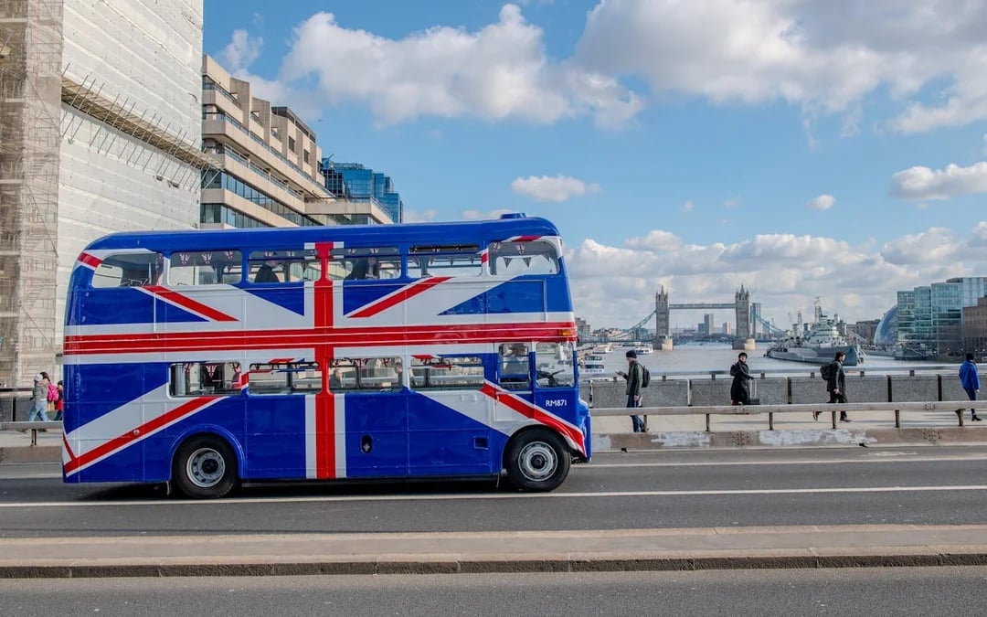 Central London: Afternoon Tea Bus Tour Image 7
