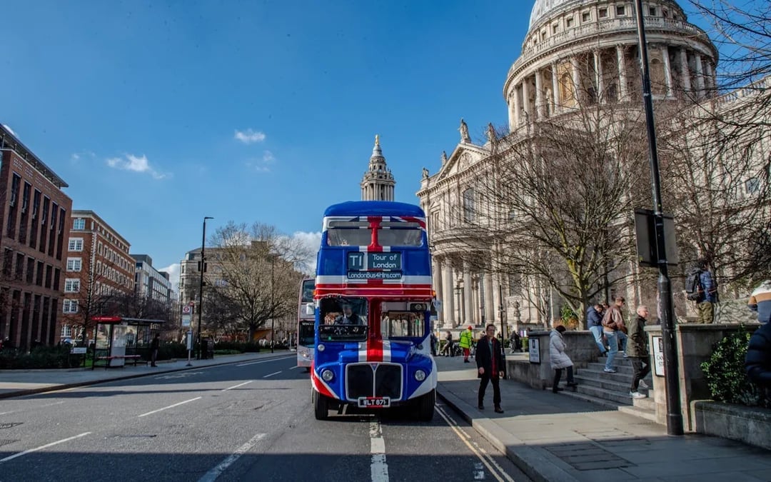 Central London: Afternoon Tea Bus Tour Image 8