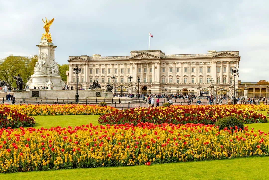 Changing of the Guard Experience with King’s Gallery Tickets and Optional Royal Mews Image 2