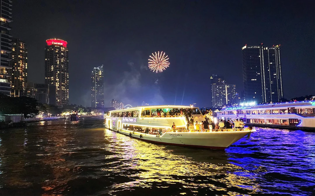Chao Phraya Princess Cruise with Buffet Dinner & Live Music Image 3