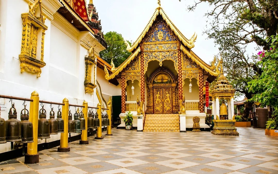 Chiang Mai Doi Suthep Temple and Wat Pha Lat Small-Group Guided Hike on Monk's Trail Image 3