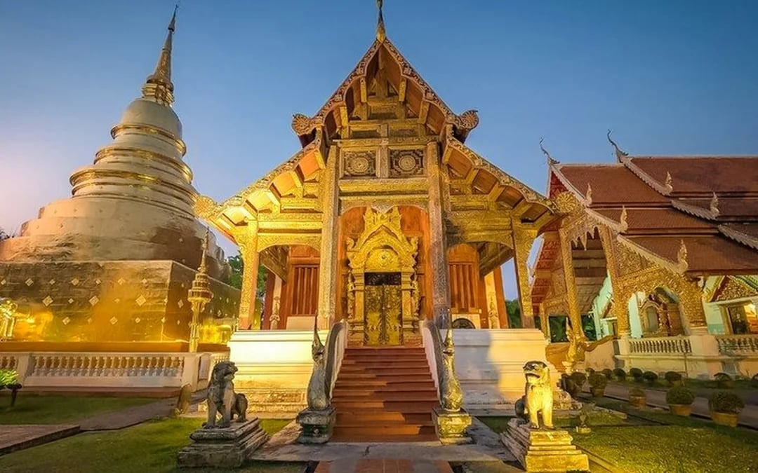 Chiang Mai Night Tuk-Tuk Tour: Temples and Night Market with Street-Food Tasting Image 6